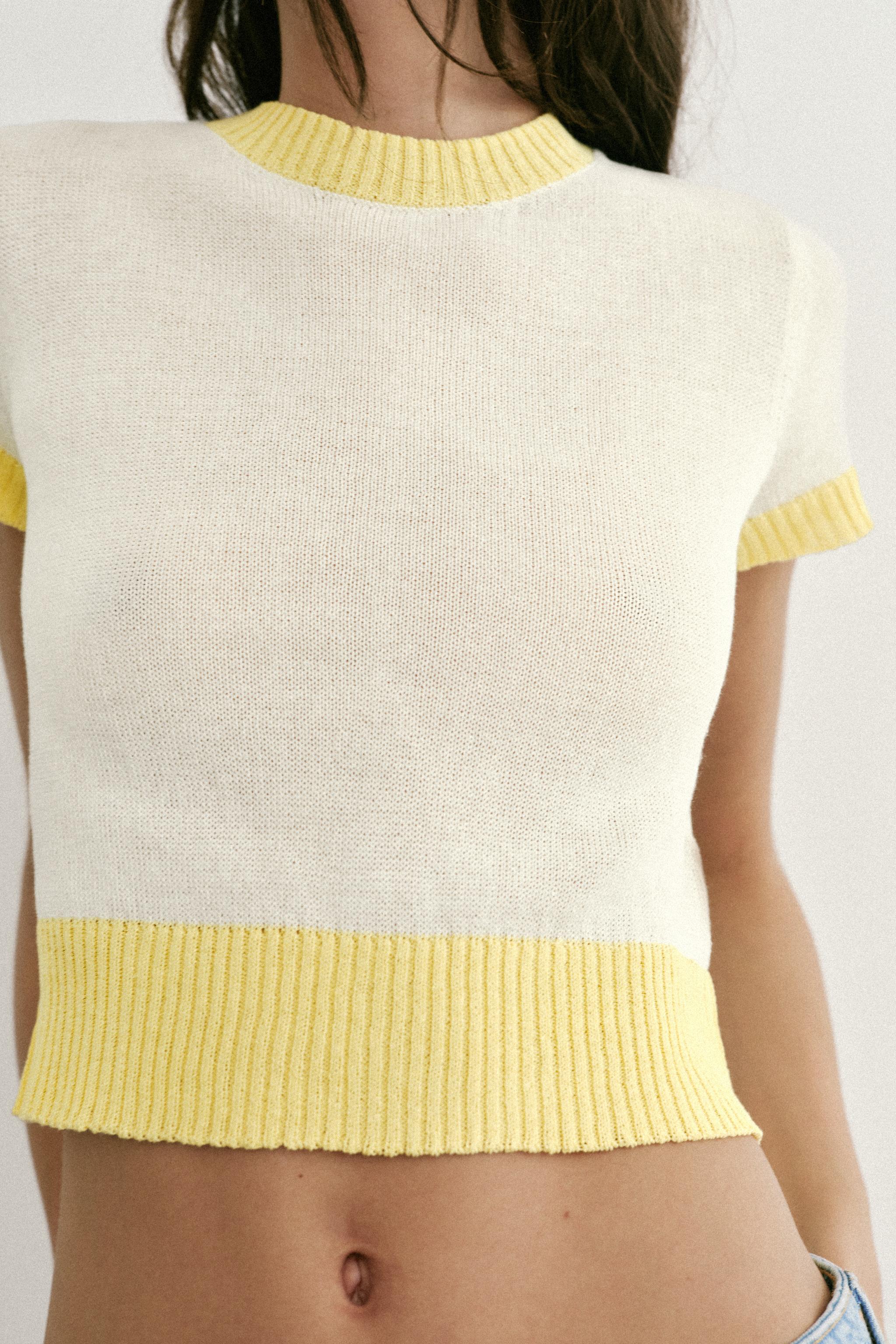 SHORT SLEEVE KNIT TOP
